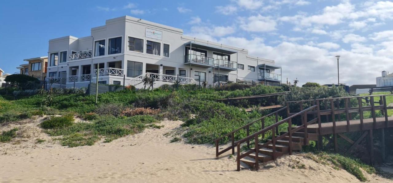 On The Beach Guesthouse Джефрис-Бей Экстерьер фото