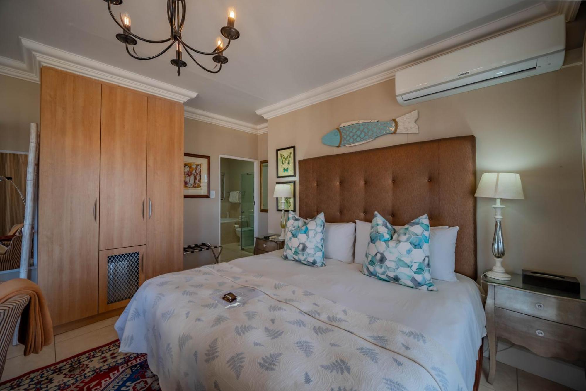 On The Beach Guesthouse Джефрис-Бей Экстерьер фото